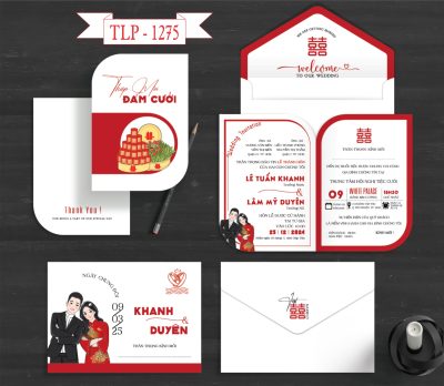 Thiệp cưới đỏ đô trắng chibi dâu rể, họa tiết truyền thống mã TCP-1725